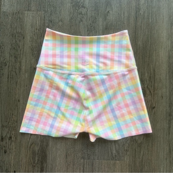 Beyond Yoga Rainbow Gingham Short (Size Small) - Picture 3 of 4